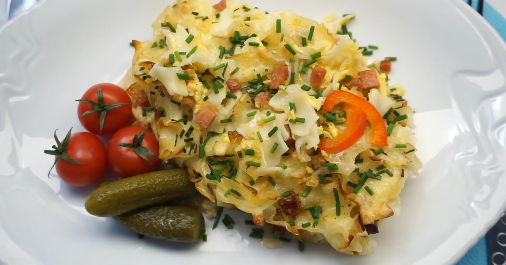 Paste la cuptor rapid cu salam și cașcaval: Cină gata în doi timpi și trei mișcări!