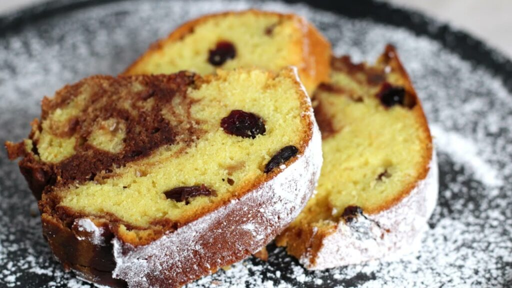 Ieri am vrut să frământ un cozonac și așa mi-a venit această capodoperă, pe care aproape că o coc și de Crăciun!