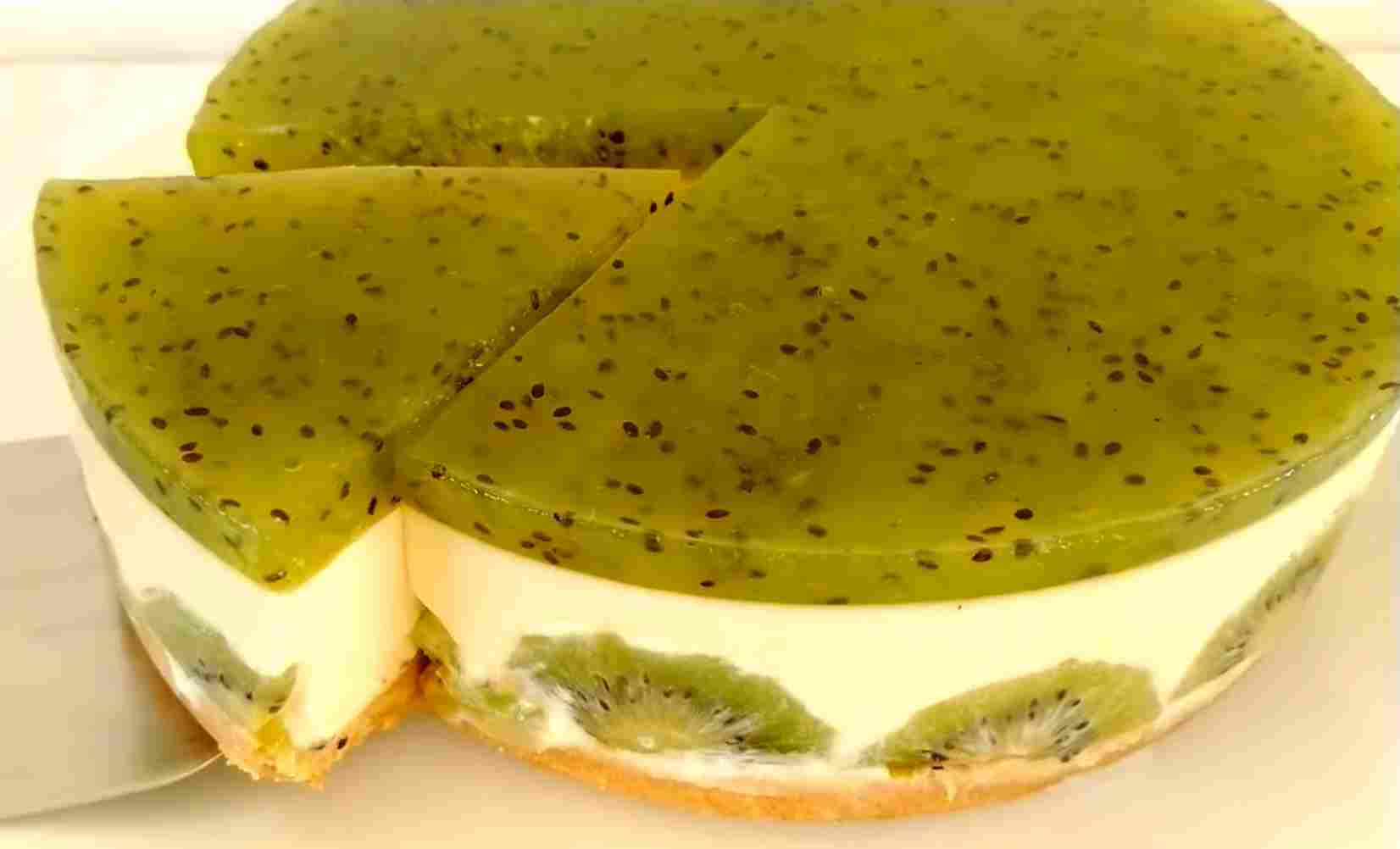 Tort de kiwi cu cremă de brânză, fără coacere!