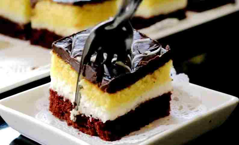 Prăjitură cu ciocolată și cremă de lichior de ouă