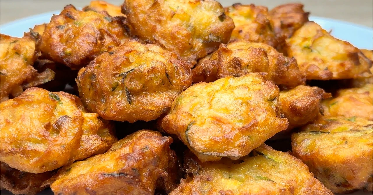 Pâini fantastice cu cartofi și sos de iaurt: REȚETA pe care trebuie să o încerci!