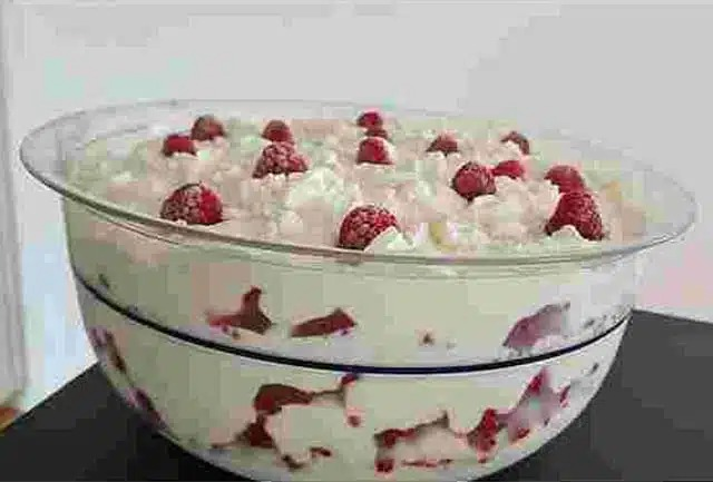 Rețetă desert cu zmeură, aveți nevoie de doar 4 ingrediente