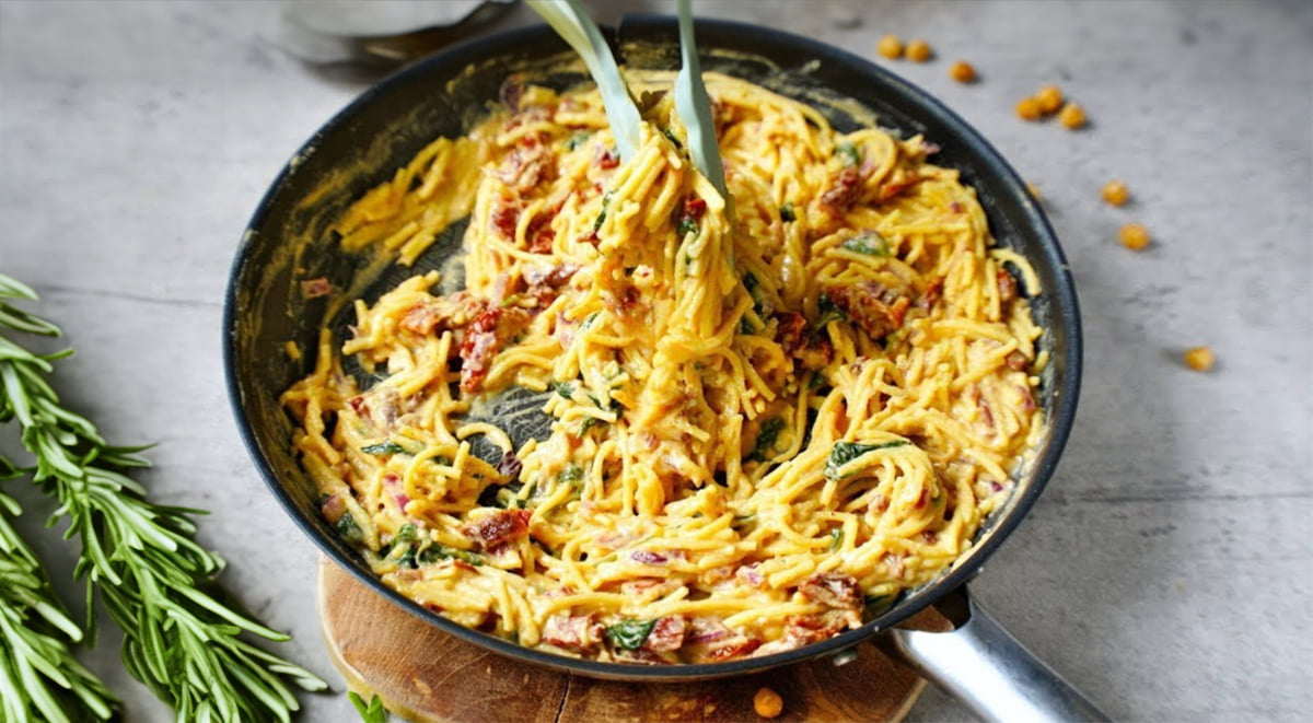 Paste cremoase cu hummus și spanac: Prânz rapid și gustos pentru zile aglomerate!