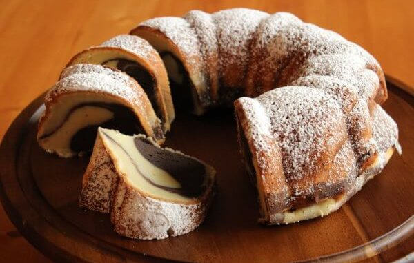 Gugelhupf fin cu smântână acră