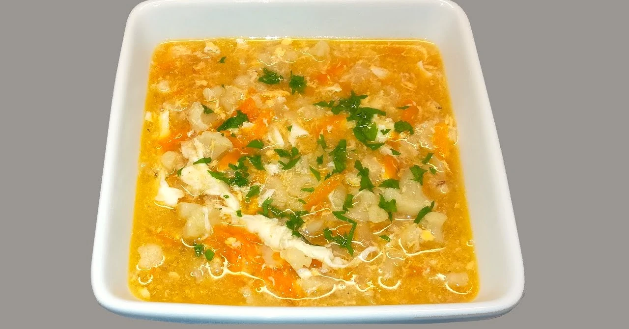 Supă cremoasă și sățioasă de conopidă cu ou: Rețetă simplă pentru întreaga familie