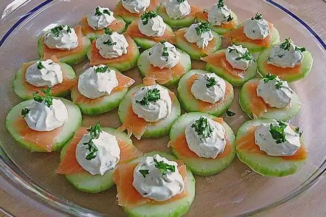 Rețetă de aperitive cu somon și castraveți