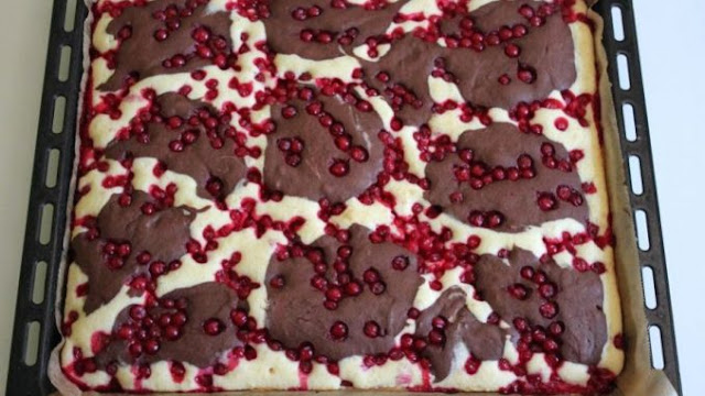 Pete de vacă Prăjitură cu coacăze roșii