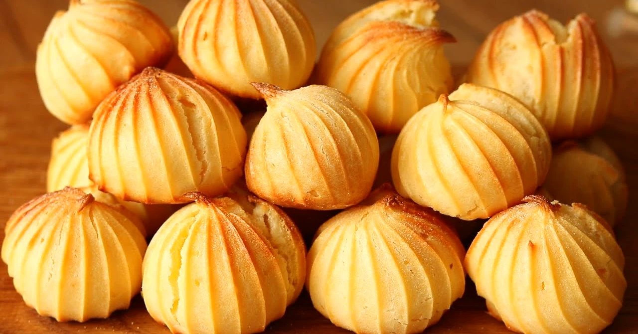 Bezele fantastice din aluat băgat la cuptor: Ușoare ca o pană și irezistibil de crocante!