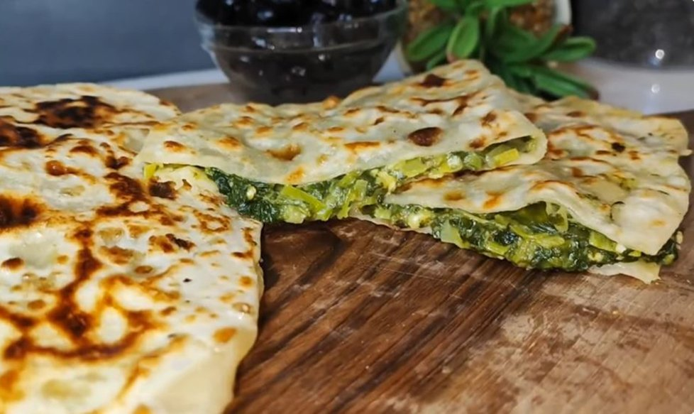 Un bucătar turc m-a învățat cum să fac cea mai delicioasă și ușoară plăcintă cu spanac | Doar 360 Kcal!