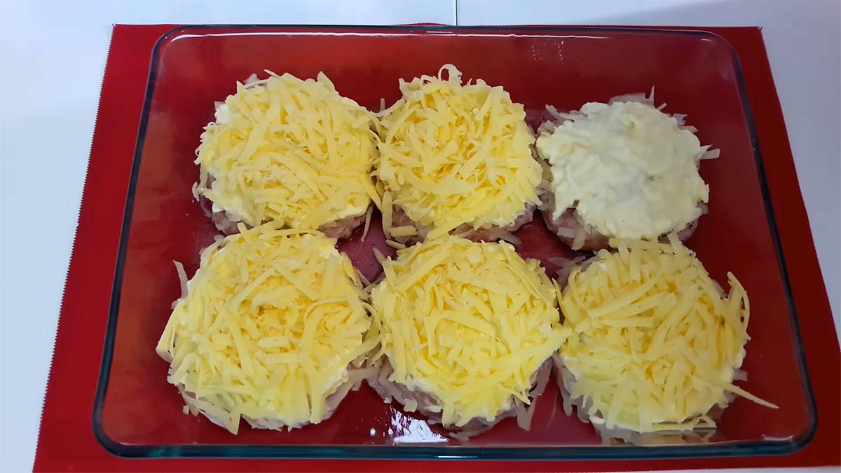 Tocătură la cuptor cu brânză și cartofi: REȚETA TOP pentru prânz!