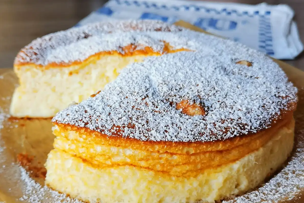 Se topește în gură, rețetă de prăjitură cu iaurt fulger fără făină!