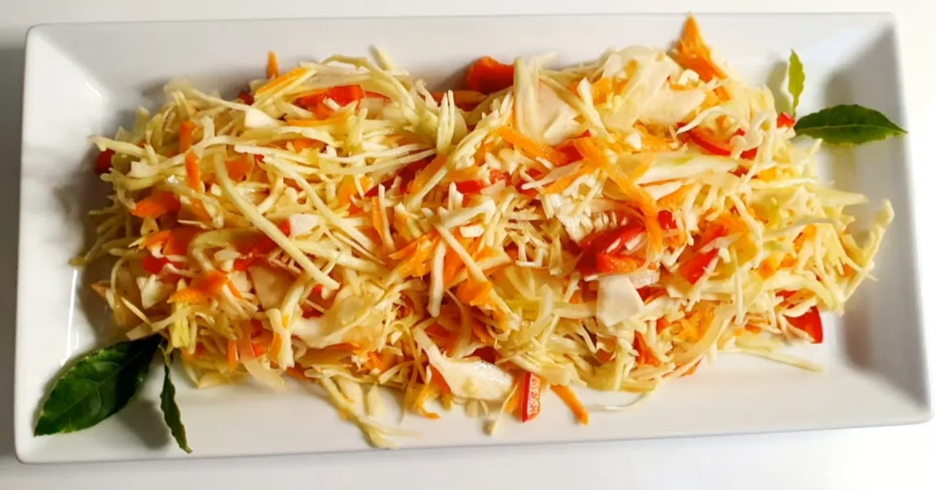 Cel mai bun salată de varză ca la restaurantul chinezesc: REȚETĂ pentru o delicatesă crocantă!