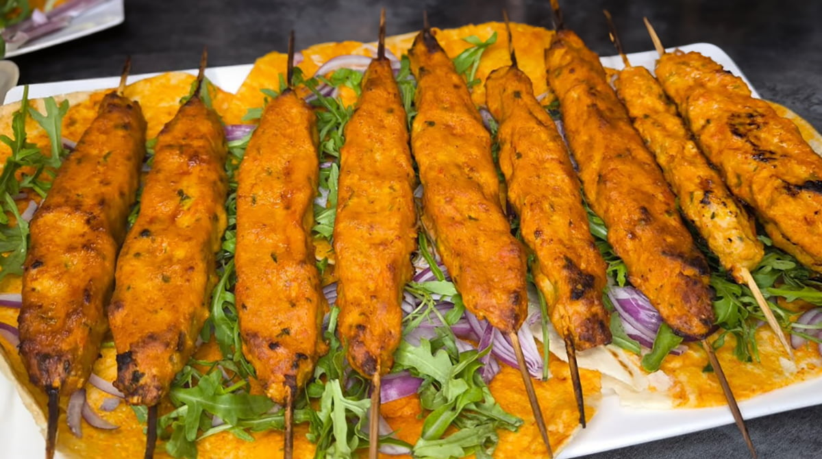 Cel mai simplu kebab de pui la grătar: Prepară-l acasă rapid și ușor!