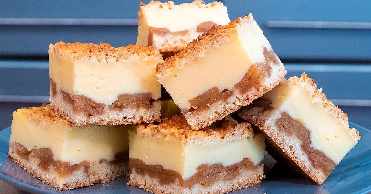 Cel mai bun tort cu budincă și mere: Aluat sfărâmicios ras și cremă delicioasă de vanilie!