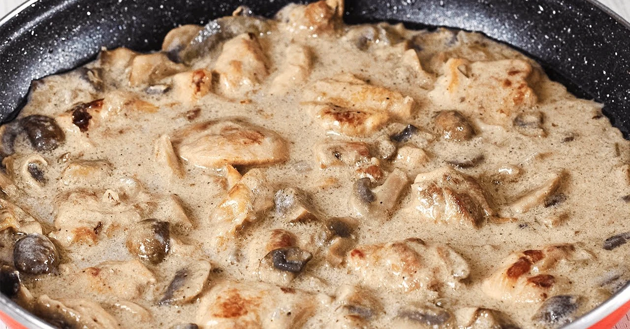 Coapse de pui cremoase cu ciuperci: rețeta TOP pentru o masă sățioasă pentru întreaga familie