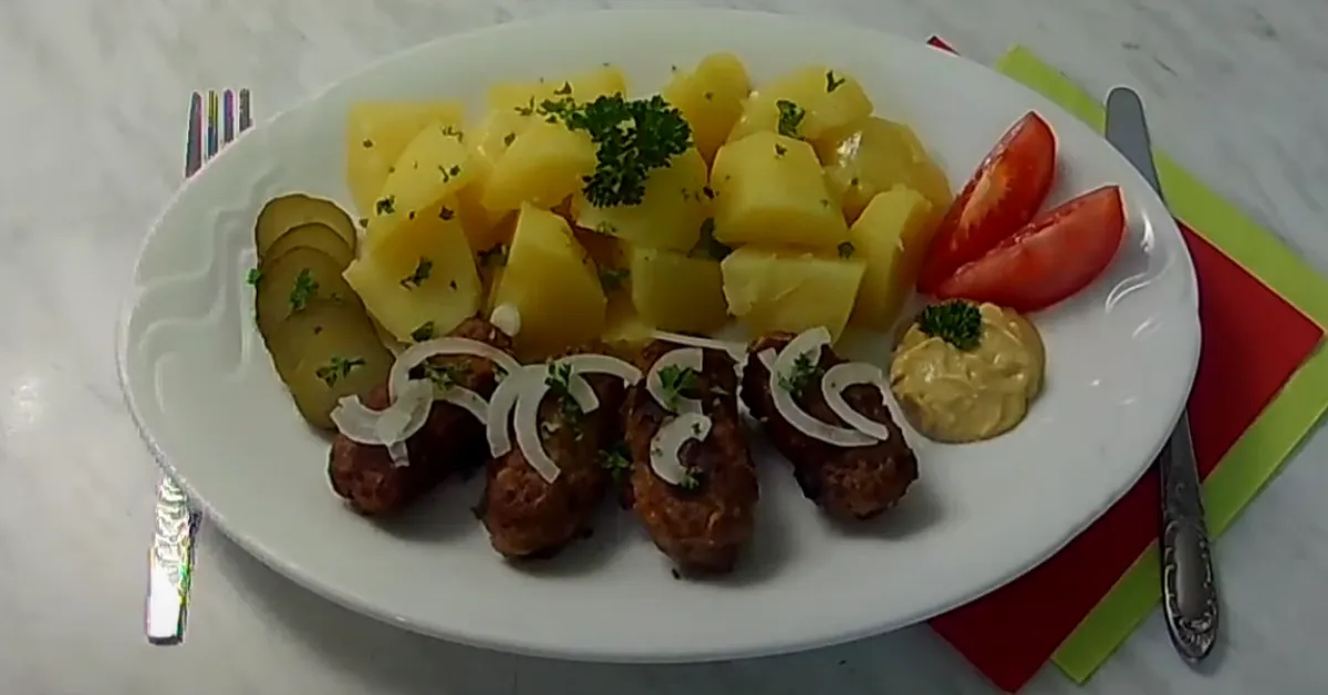 Cele mai bune ćevapčići de casă ca din Balcani: REȚETĂ pentru rulade suculente din carne!