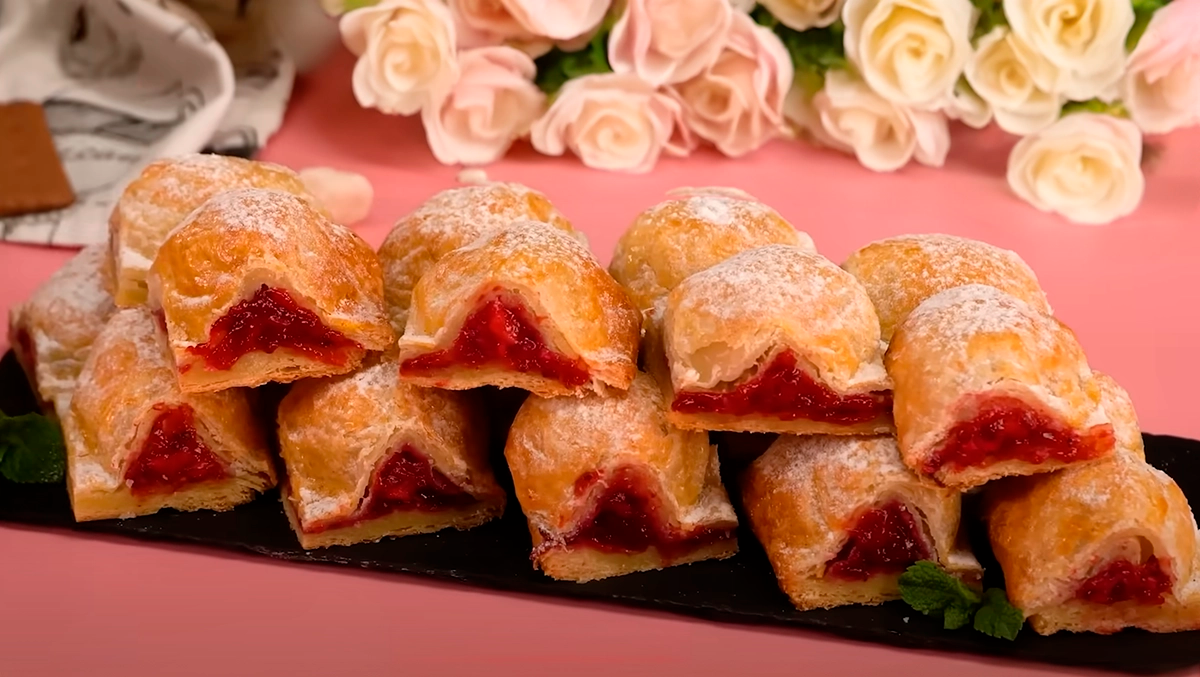 Prăjiturele rapide din aluat foietaj: Desertul perfect pentru orice ocazie