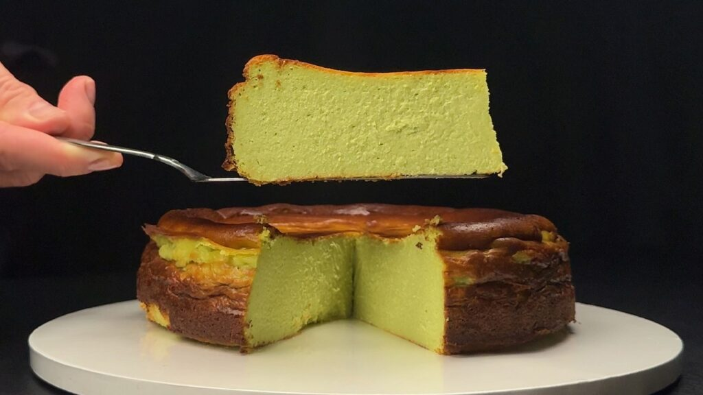 Acest cheesecake cu fistic a fost o capodoperă, toată lumea a vrut neapărat să știe rețeta | Doar 200 Kcal!