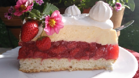 Prăjitură cu căpșuni și vanilie