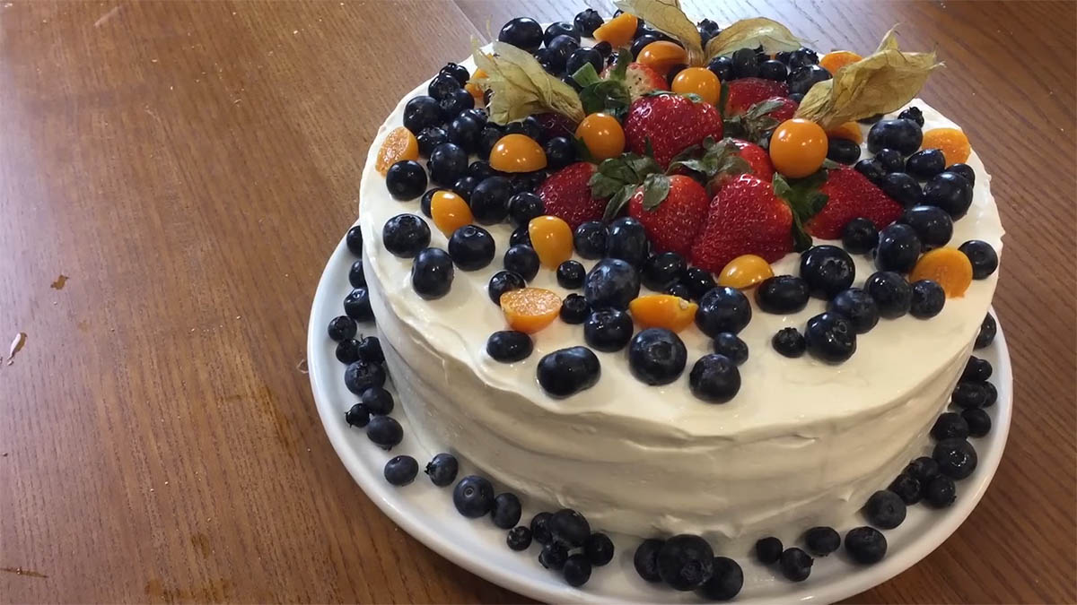 Cea mai bună prăjitură de casă cu mascarpone, brânză de vaci și o mulțime de fructe: Trebuie să încerci!