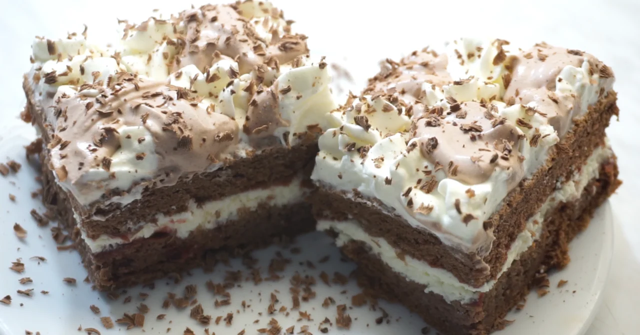 Cel mai bun Harlekin de casă ca din cofetărie: Trebuie să încerci această REȚETĂ de prăjitură cu frișcă!