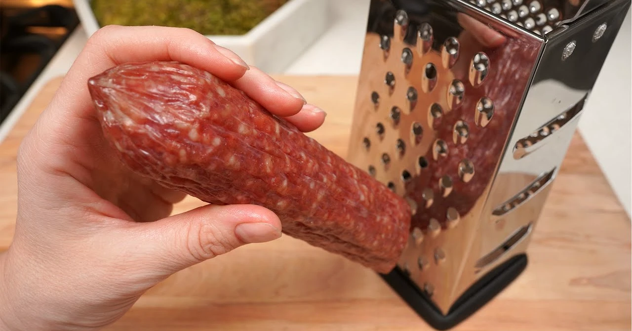 Plăcinte fantastice cu salam din kefir: Trebuie să încerci această REȚETĂ simplă!