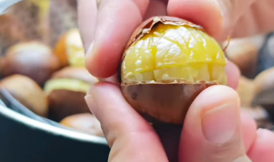 Curăț castanele în 3 secunde și în 25 de minute sunt gata. Este prima dată când le gătesc așa: ies perfecte și nu pierd nutrienți!