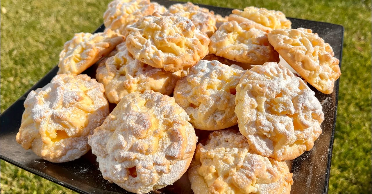 Fursecuri fantastice cu rețea, cremă de vanilie și piersici: Mai bune decât de la patiserie!