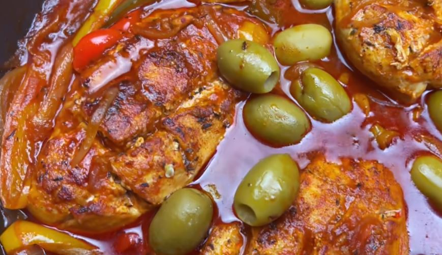 Cina completă, hrănitoare și echilibrată cu 600 de calorii. Urmăriți cum vă pregătesc pieptul de pui de data aceasta!