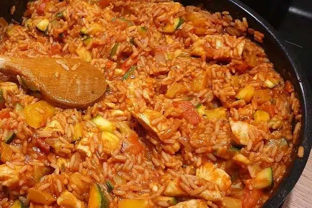 Rețetă pentru tigaie de pui Djuvec