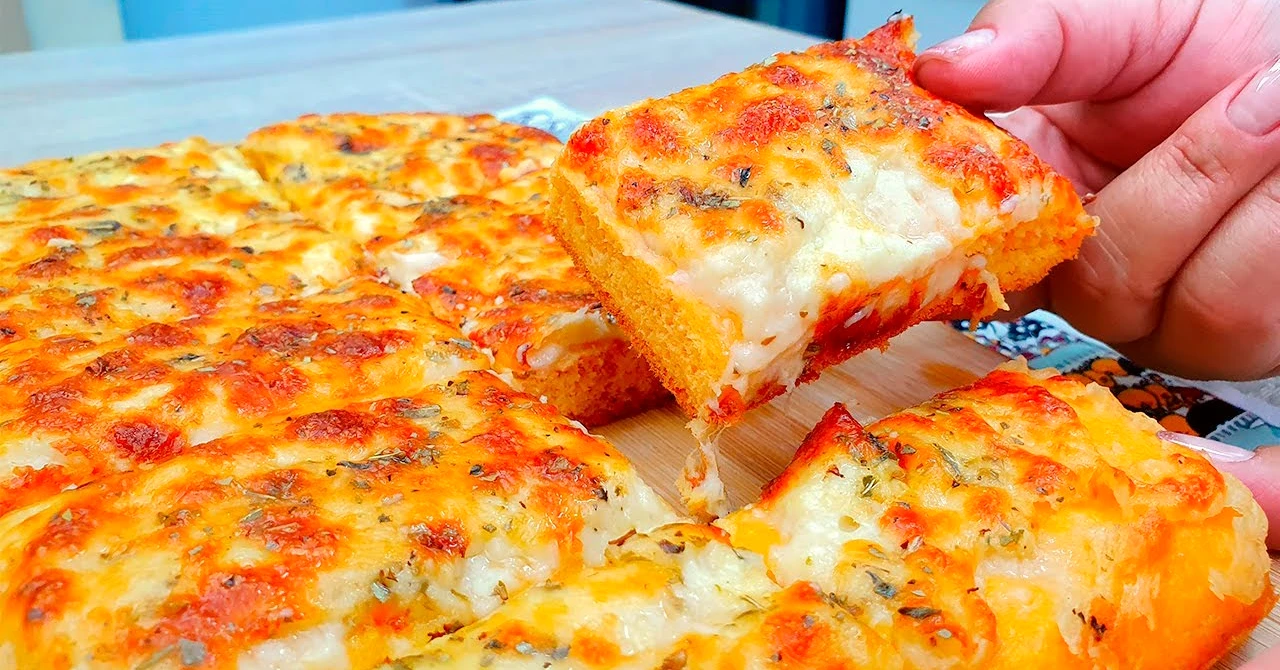 Plăcintă simplă cu pui și mozzarella (fără făină): Perfectă ca gustare sau cină ușoară!