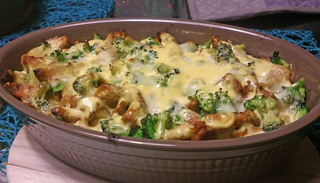 Musaca de gyros cu sos hollandaise