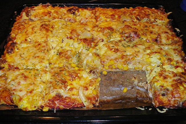 Pizza cu carne tocată și sos hollandaise