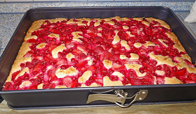 Plăcintă cu fructe și foi de tablă