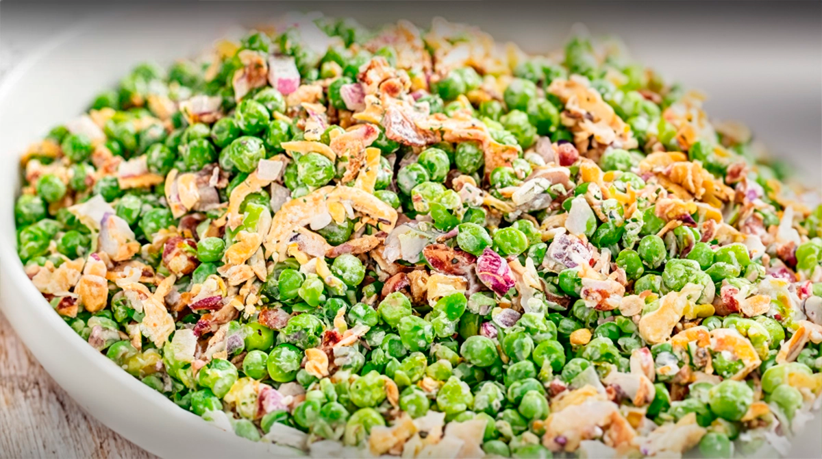 Salată crocantă de mazăre cu cheddar și bacon: Salata gata în câteva minute!