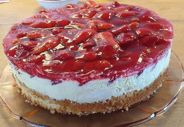 Prăjitură cu căpșuni