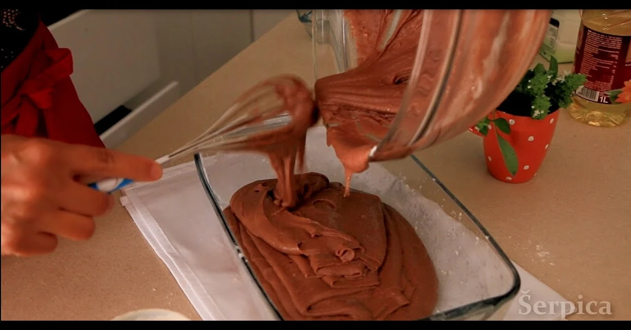 Prăjitură fantastică cu iaurt fără ouă și mixer: Trebuie neapărat să încerci! (Cu cană)