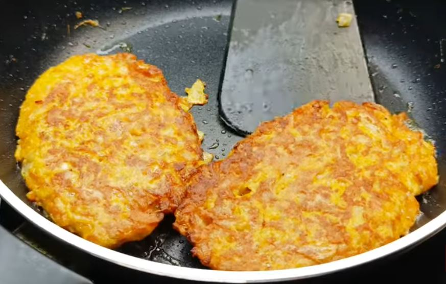 Mai demult nimeni nu voia varză, acum, când pregătesc aceste clătite cu ea, toată lumea fuge Adio doar 95 Kcal!