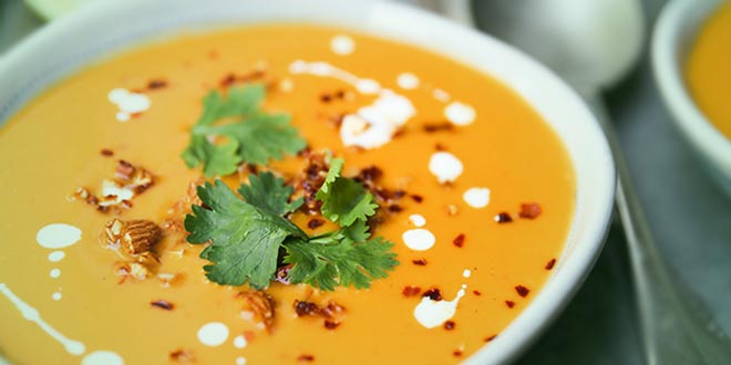 Supă de dovleac, morcov și ghimbir