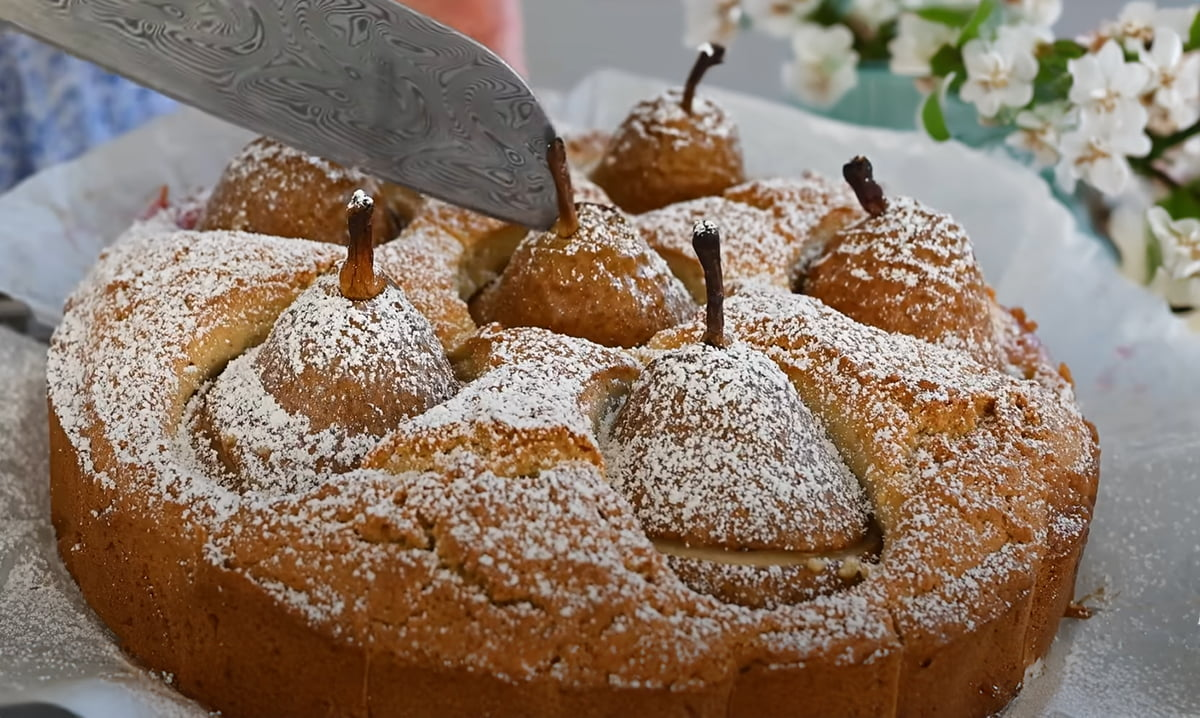 Plăcintă unică cu pere, rețeta bunicii noastre – simplă, gustoasă și mereu un succes!