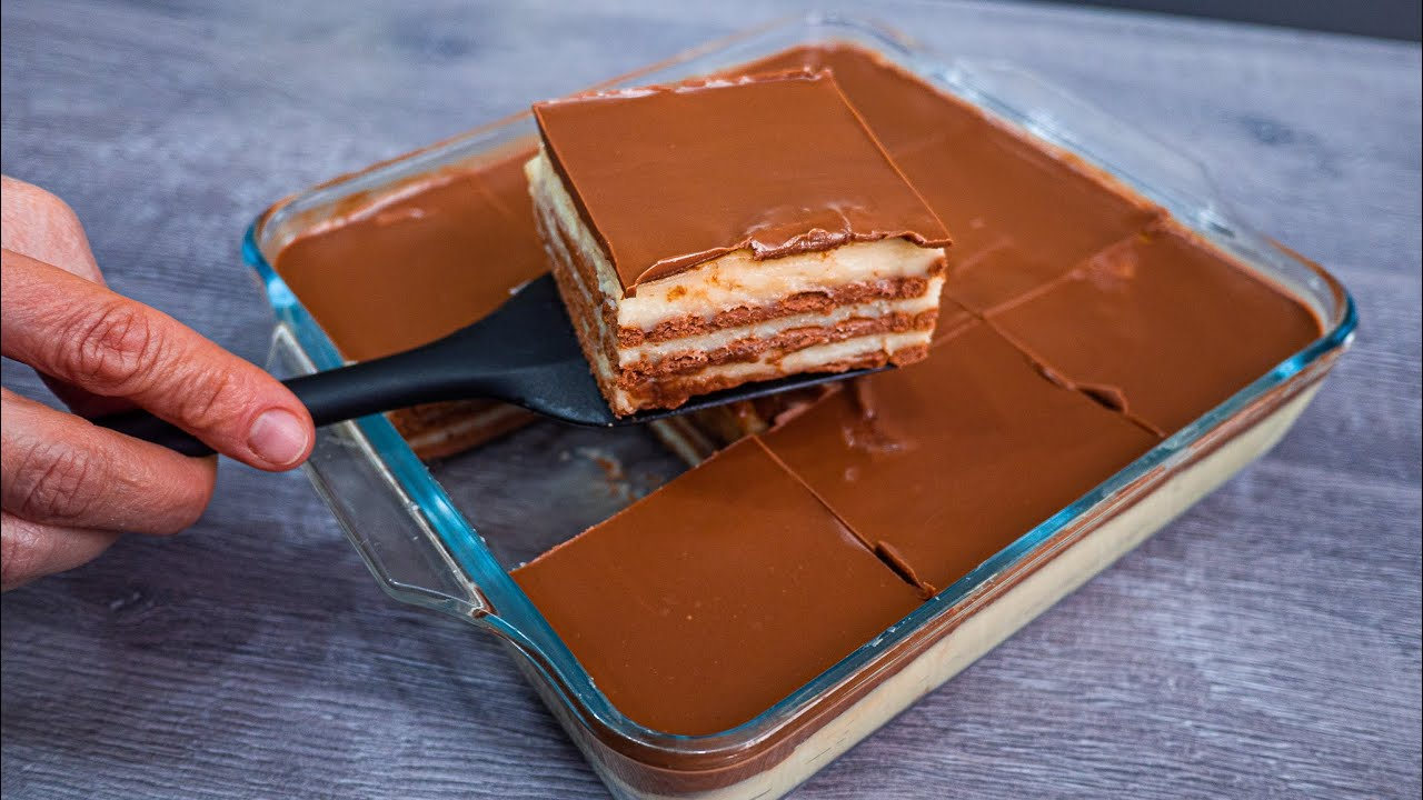 Chifle cremoase din biscuiți și budincă: REȚETĂ pentru un desert simplu fără cuptor!