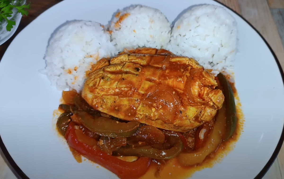 Minunate piepturi de pui suculente cu ardei proaspeți: Prânz regal pentru întreaga familie