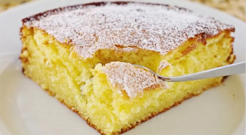 Prăjitura fără ouă și lapte, care se prepară în 5 minute și are doar 160 de calorii!