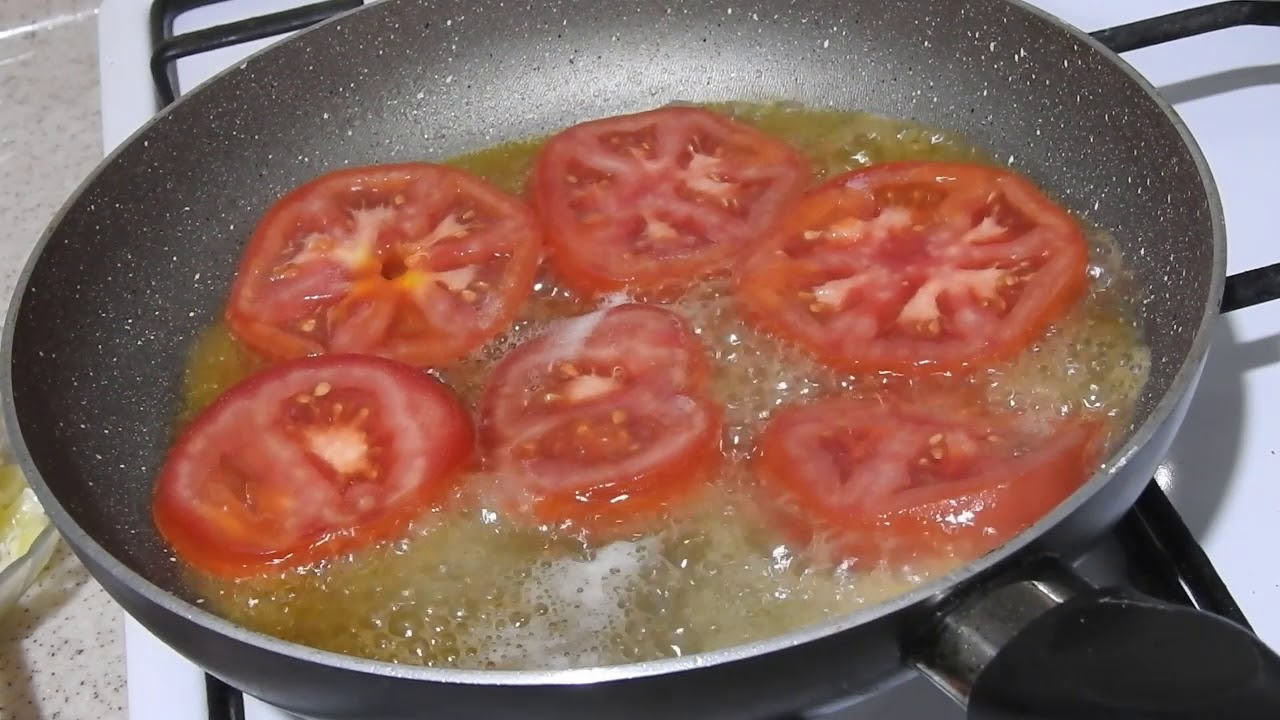 Omletă rapidă cu roșii și feta: Veți adora această REȚETĂ pentru un mic dejun regal!