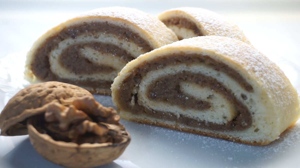 Plăcintă parfumată cu nuci, miere și vanilie: Pur și simplu irezistibilă și totuși atât de ușoară! (REȚETĂ)