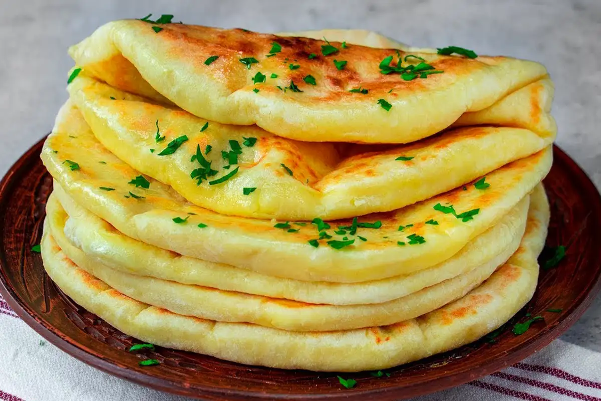 Rețetă de lipii cu usturoi gata rapid, fără drojdie