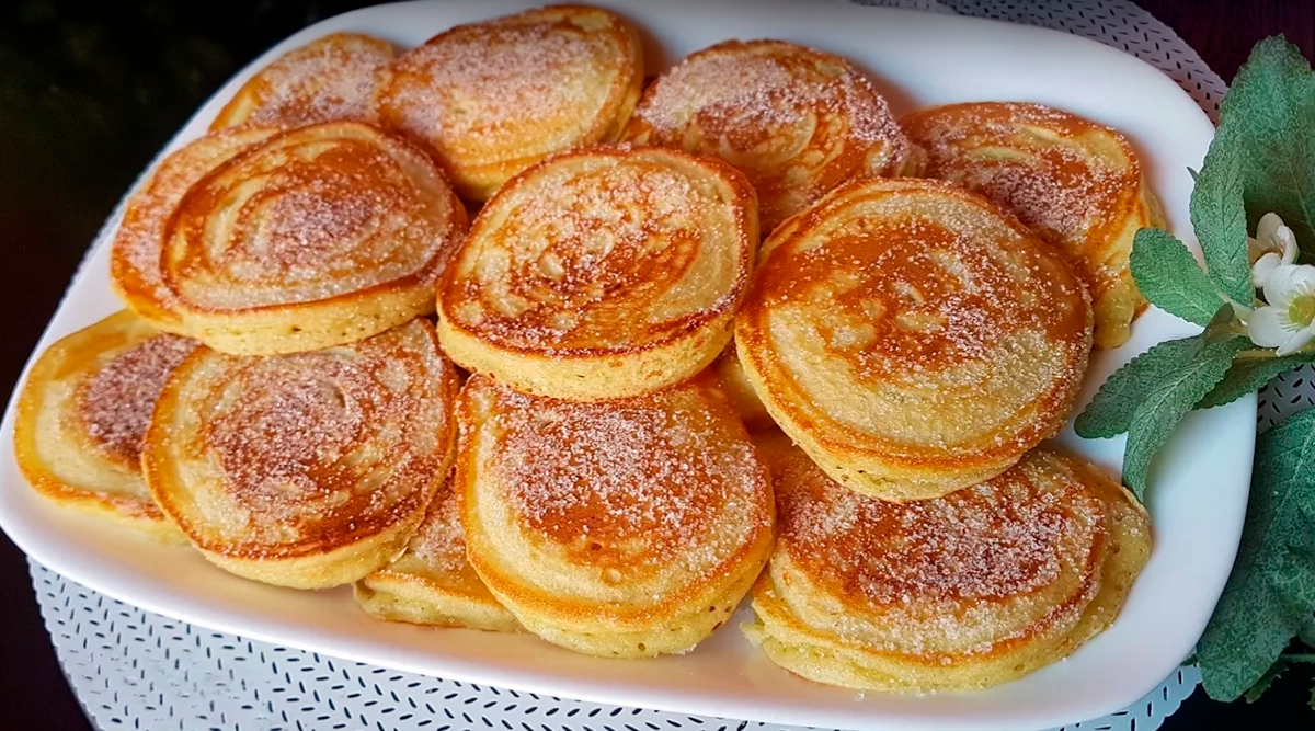 Clătite pufoase cu iaurt și aromă de portocală: gata în 5 minute!