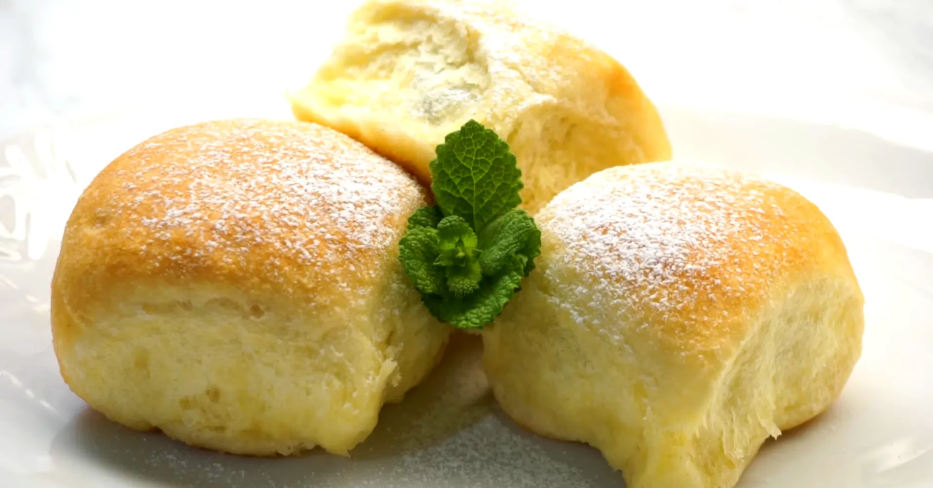 Cele mai bune găluște umplute cu gem de casă: pufoase, aromate și pline de gem – pur și simplu irezistibile! (REȚETĂ)