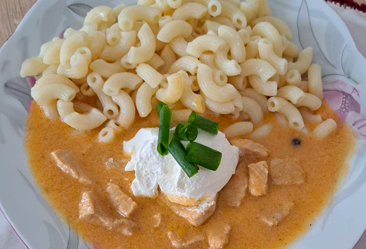 Papricaș excelent de porc după rețeta bunicii Stanka: o clasica irezistibilă