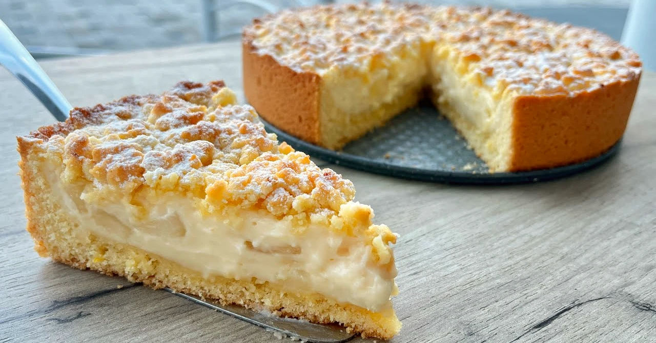 Prăjitură delicată cu mere și cremă: ACEASTĂ REȚETĂ este o încântare pentru papile!